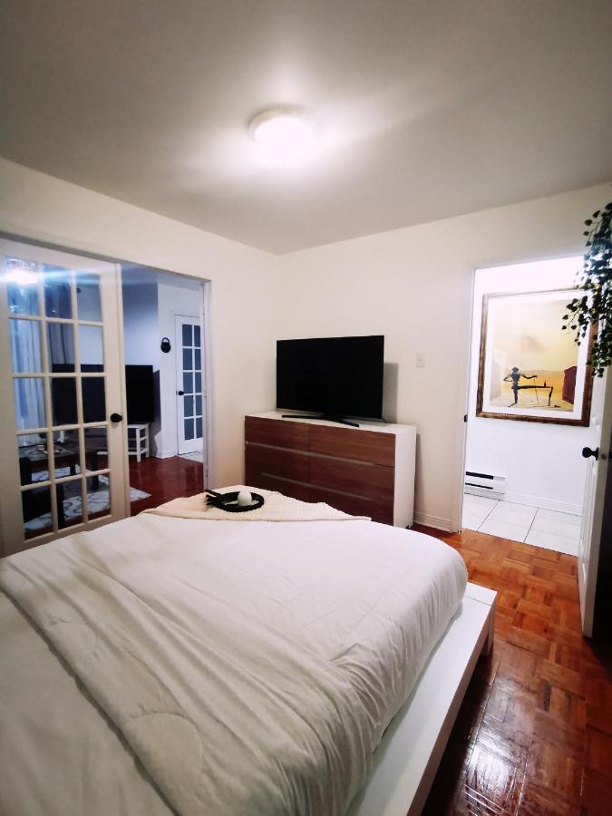 Plush 2 Bedroom Unit 5Min Downtown Off Wellington Монреал Екстериор снимка