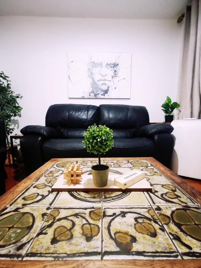 Plush 2 Bedroom Unit 5Min Downtown Off Wellington Монреал Екстериор снимка