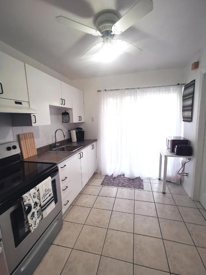 Plush 2 Bedroom Unit 5Min Downtown Off Wellington Монреал Екстериор снимка