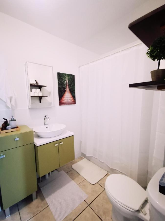 Plush 2 Bedroom Unit 5Min Downtown Off Wellington Монреал Екстериор снимка